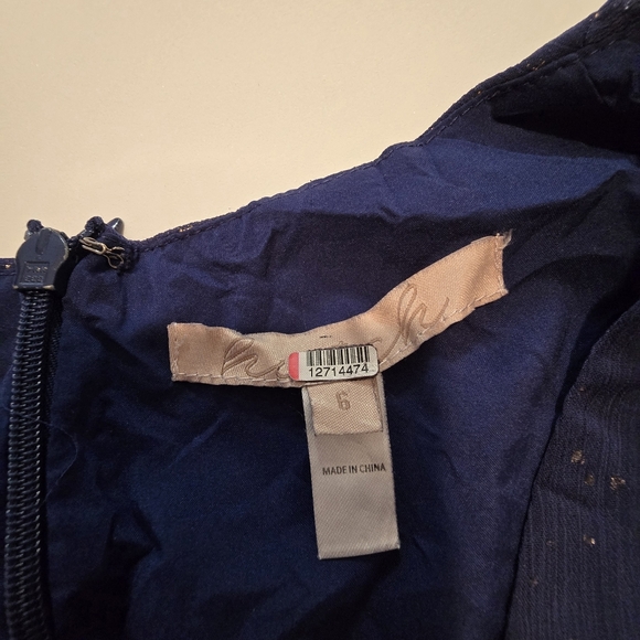 Hutch Tate Gown In Navy printed chiffon Short sleeves V-neckline Size 6 - Picture 6 of 12